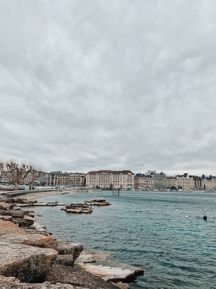 Picture of the shore of Lake Geneva